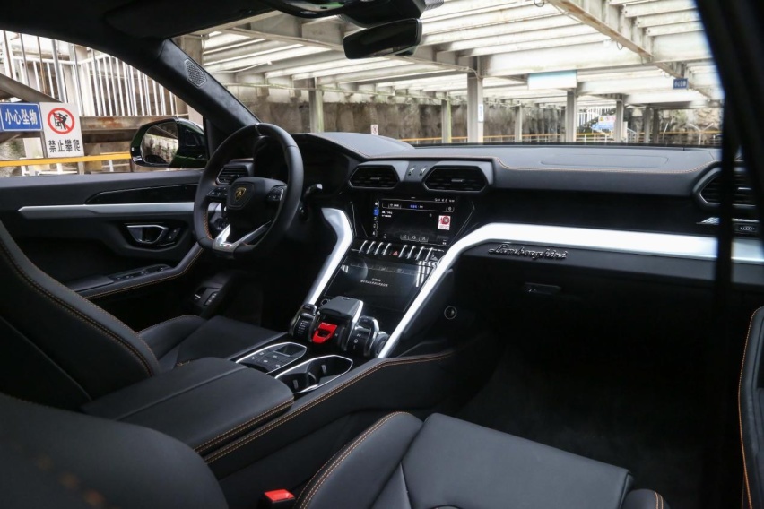 内燃机拥趸的Dream Car 试驾兰博基尼Urus