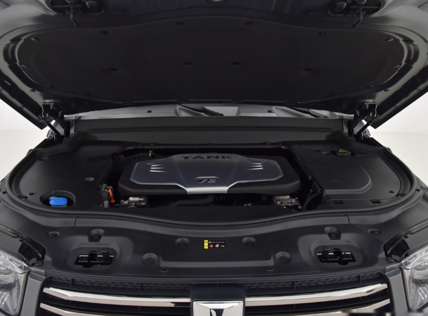 长城版“大G”，搭载3.0T V6插混，非承载式车身，车长5米多