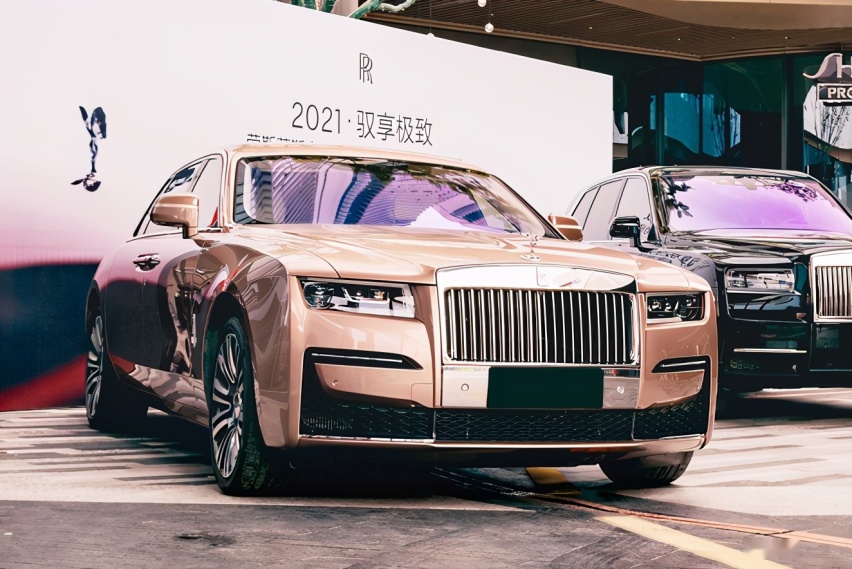 V12发动机，四轮转向，实拍全新劳斯莱斯古思特加长版
