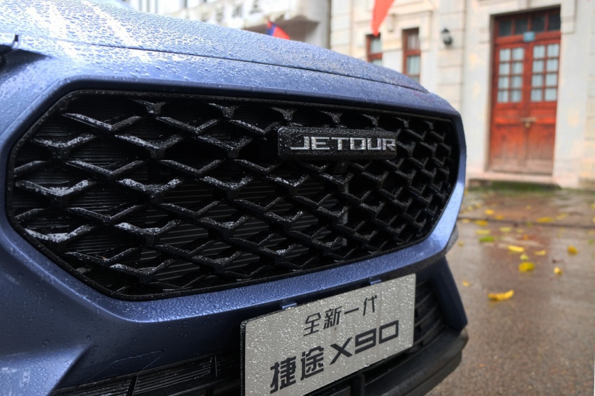 在魔幻之都遇上全能的它 试驾全新一代捷途X90