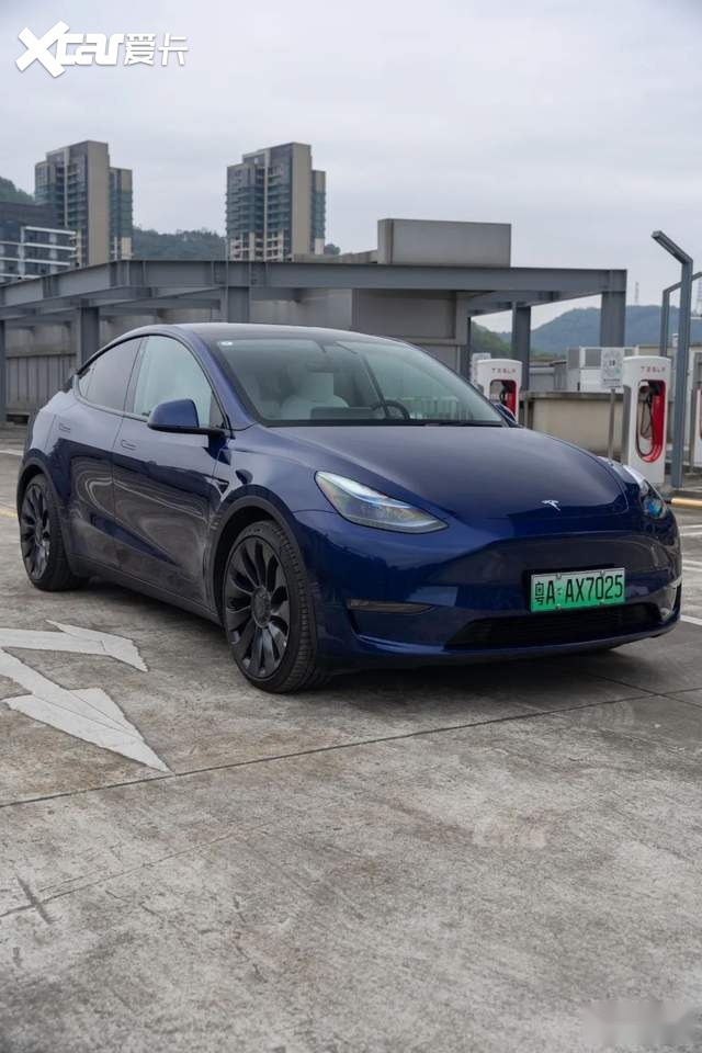 年轻人的“大号玩具车” 春节试驾 Model Y P