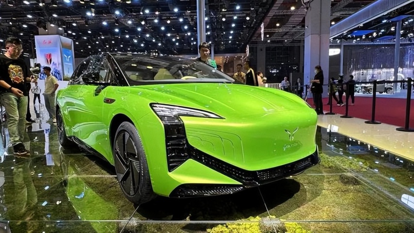 红旗新能源豪华轿车来了 续航1000km PK比亚迪可以吗？