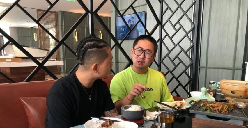 她让你1秒忘记法拉利！高配5系的钱就能买超跑？