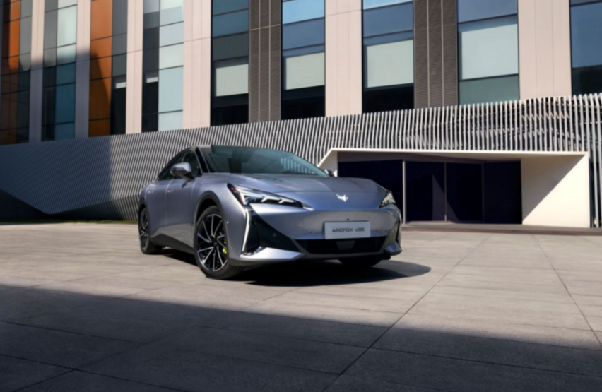 全系宁德时代上车！极狐阿尔法S5全新车型限时12.88万起售