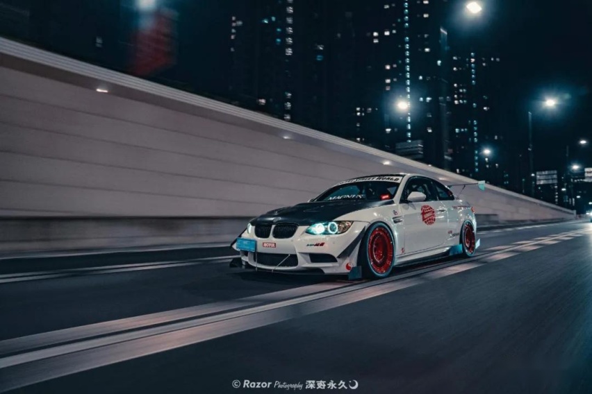 战斗格宝马M3 E92上路，感受下4.0升V8大排自吸的魅力