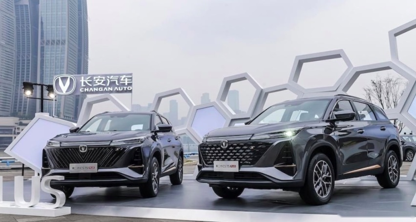全新长安CS75 PLUS开启预售，双联屏+蓝鲸2.0T引擎，能翻盘吗
