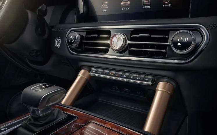 红旗LS7官图发布，配4.0T V8发动机，预计年内上市