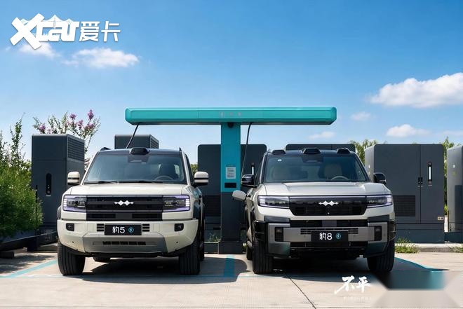 方程豹首搭首发比亚迪云辇-P Ultra，豹8豹5闪充版实现三轮行驶