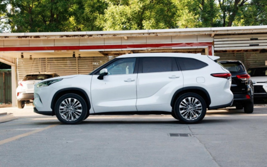 30万预算想买空间大SUV，丰田汉兰达对比大众途昂，选谁？