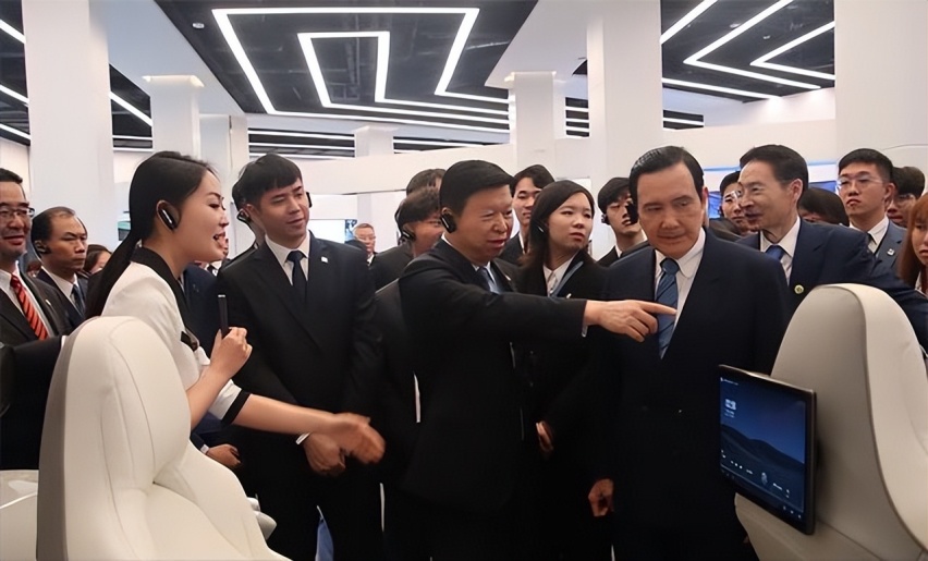 马英九参访比亚迪，感受来自比亚迪的新能源魅力……