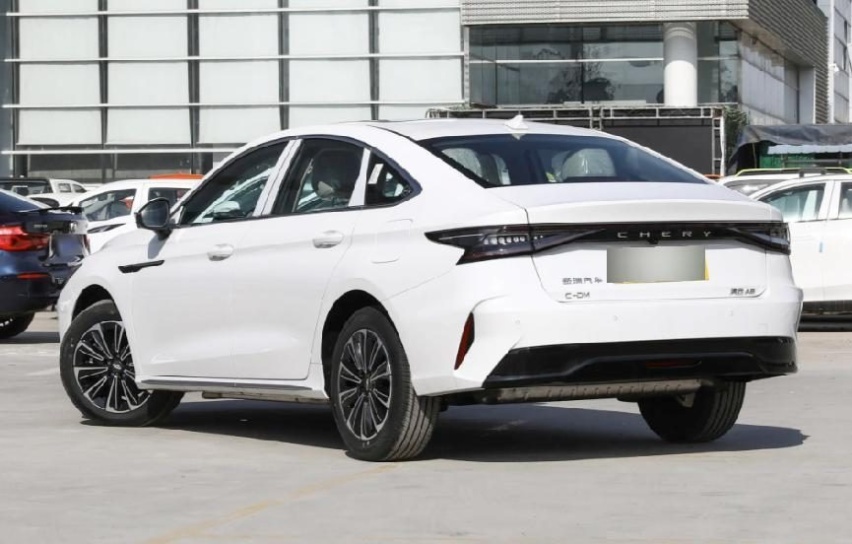 综合续航可达1400km，10.99万起售，风云A8适合家用？