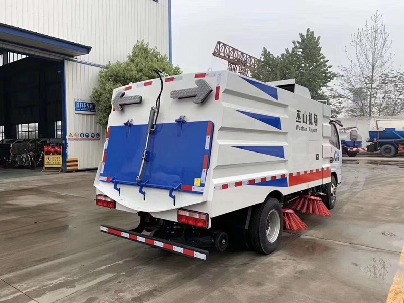 东风多利卡扫路车（1.5方水/4方尘）