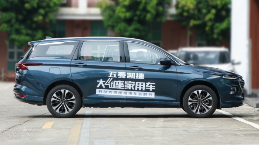 年轻人第一辆商务车！航空座椅，动力强劲配CVT，8.59万保养便宜