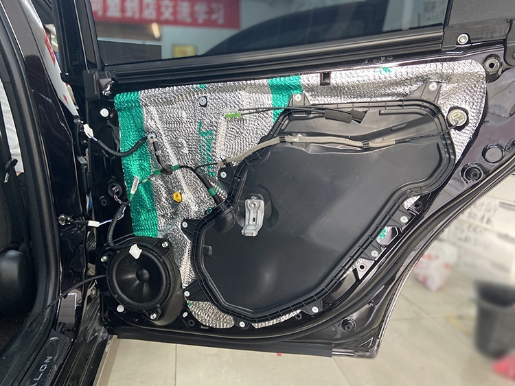 哈尔滨小蒋汽车音响改装丰田亚洲龙，黄金声学，JBL汽车音响