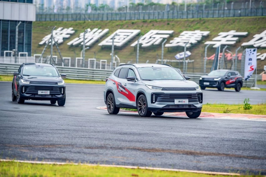 运动属性拉满！星途凌云S成就15万级“赛道级性能SUV”标杆