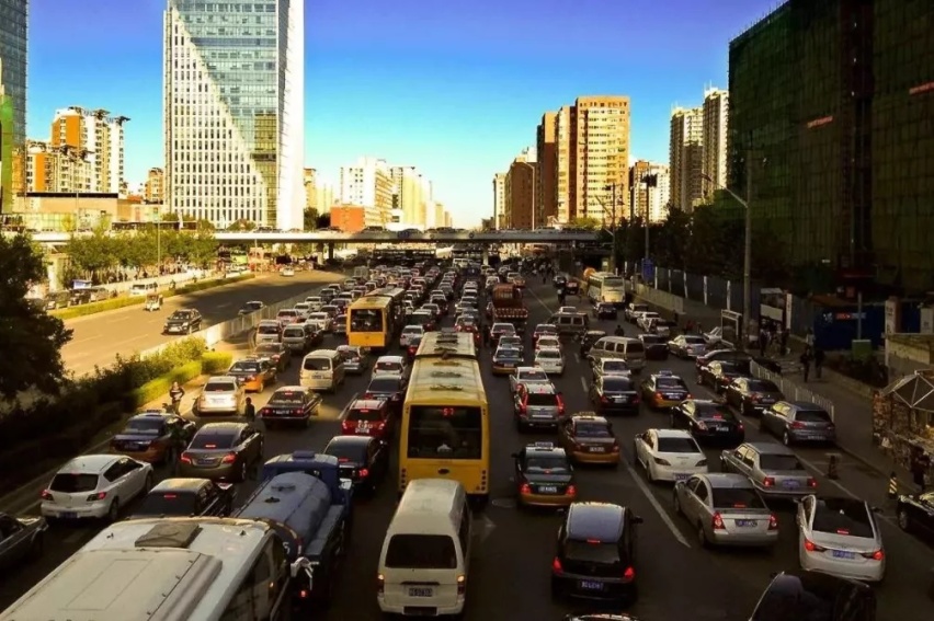 一碗水端平！海南省新能源汽车，或将征收“养路费”