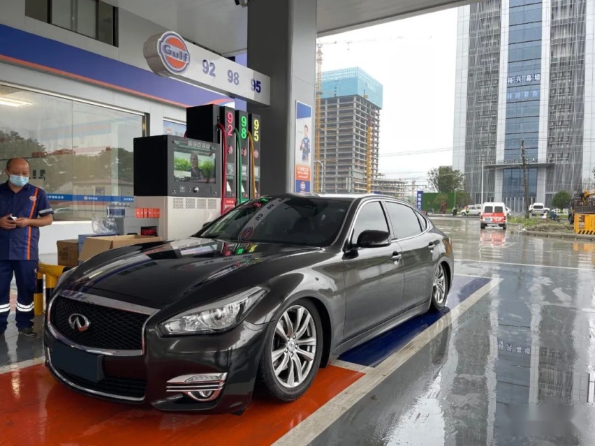 VIP风拉满的英菲尼迪Q70L，一套气动、一套轮毂就够了