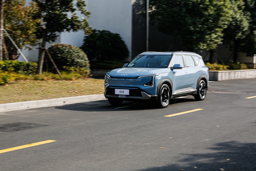 15万级合资纯电SUV，百变座舱够给力，起亚EV5了解一下
