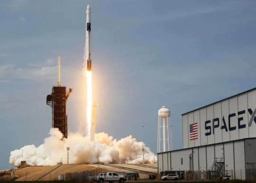 SpaceX一“射”成名，特斯拉和马斯克就能被吹上天了？