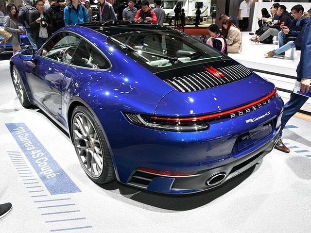 全新保时捷911 Carrera 4S 最大马力309匹 零到百公里只需3.7秒