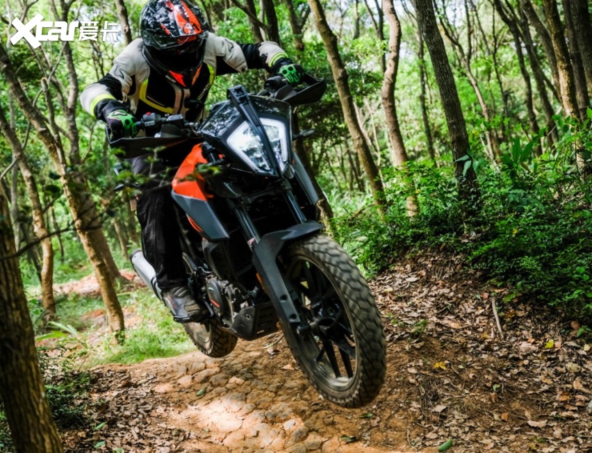 神级新手摩托配弯道abs和循迹系统ktm390adv