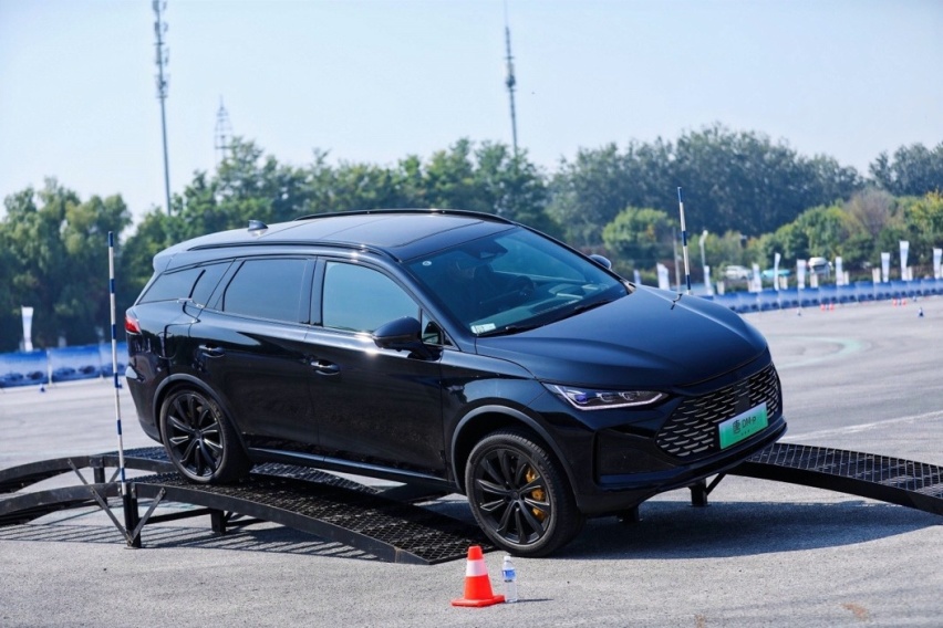 进一步优化升级，25万级家用SUV，体验比亚迪新款唐家族车型