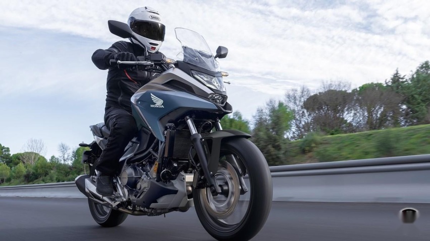 新车|售价不变新增配色:2023本田NC750X惬意骑行10.38万元