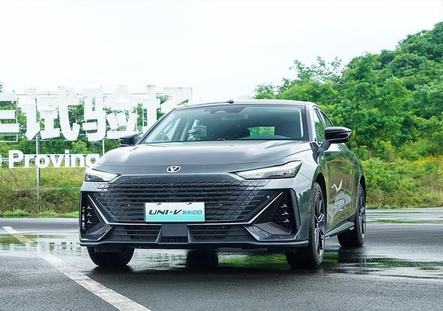 230km贴地飞行，十几万的UNI-V 智电iDD竟然比3.0T还猛？