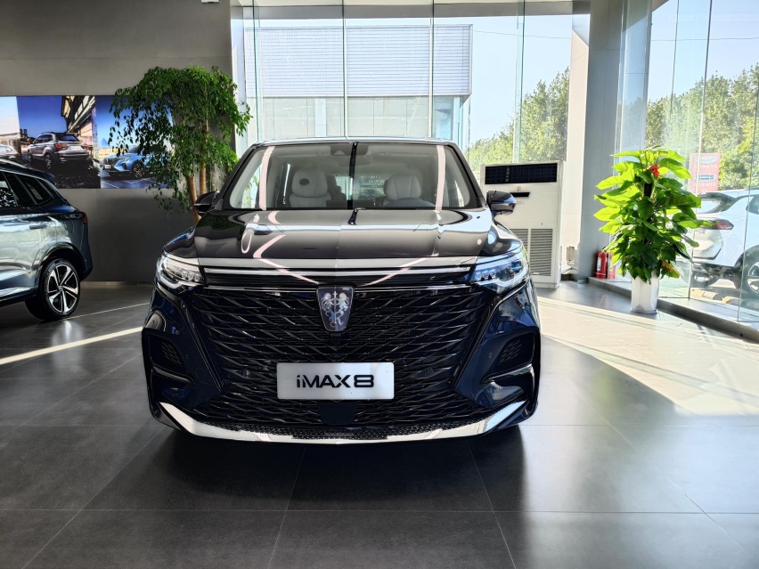 中大型MPV/配2.0T发动机 实拍体验荣威iMAX8 售价18.88