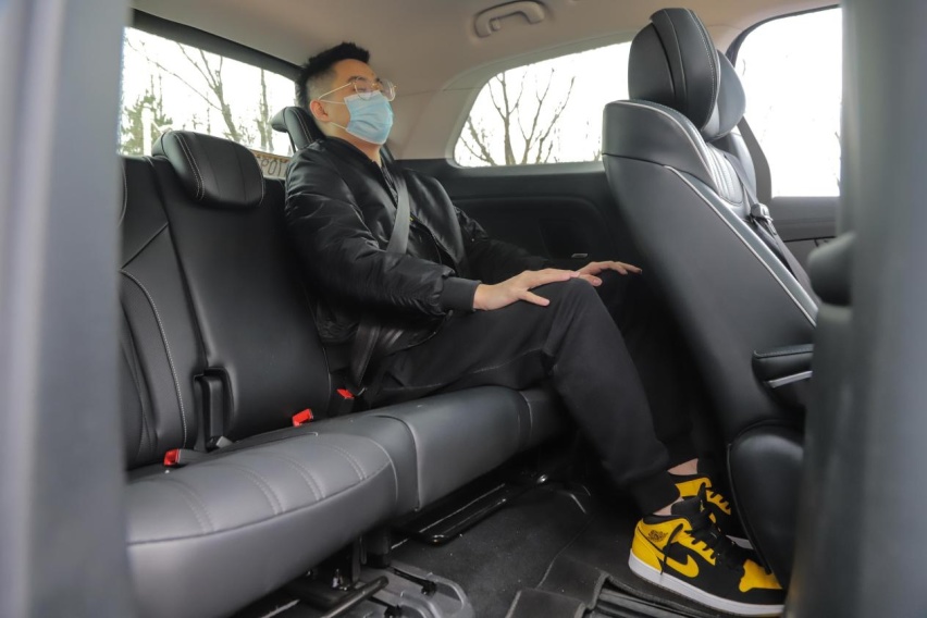 在车里享受头等舱待遇是一种什么体验？试驾：荣威iMAX8