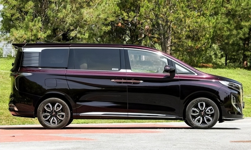 定位国产豪华MPV，售价近40万却配225轮胎？红旗勇气可嘉