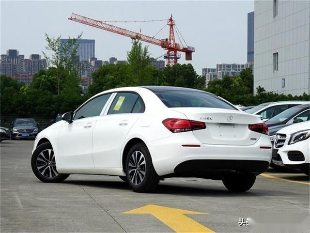 外观前卫，内饰豪华的奔驰A级三厢版，圆了你的奔驰梦