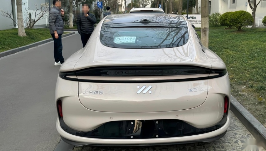 预计21万起售，最高续航超1000km，智己L6实车现身