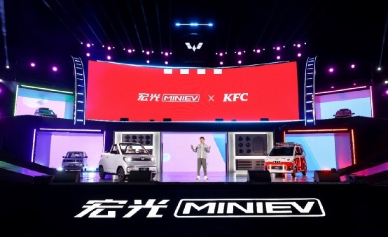 年轻人的浪漫敞篷车 五菱宏光 MINIEV 敞篷版9.99万元上市