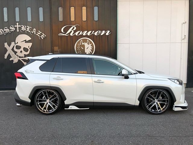 广州车展看到全新一代丰田RAV4不知道怎么改？Rowen外观