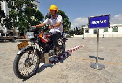 C本可以骑摩托车吗？没“增驾”当然是不行，不懂我来教你