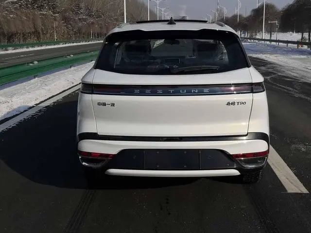 家族全新中型SUV！一汽奔腾T90大尺寸中控屏显眼！