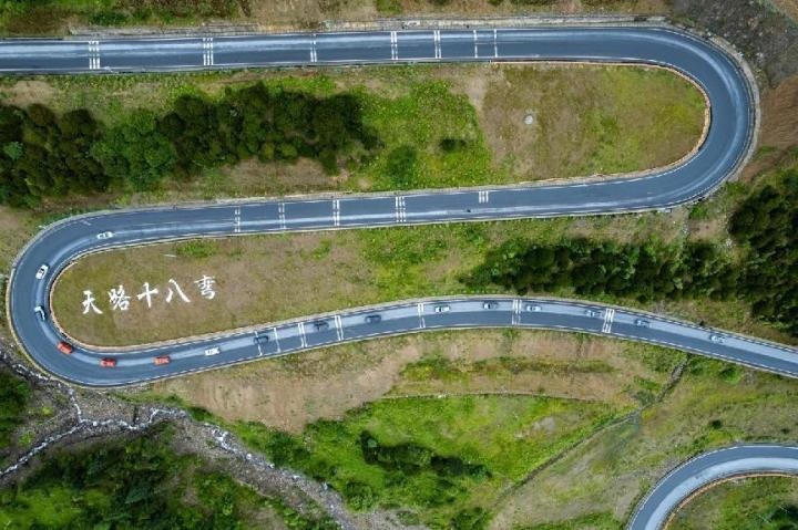 行于大地与云端之中：自驾坦克300 穿越318