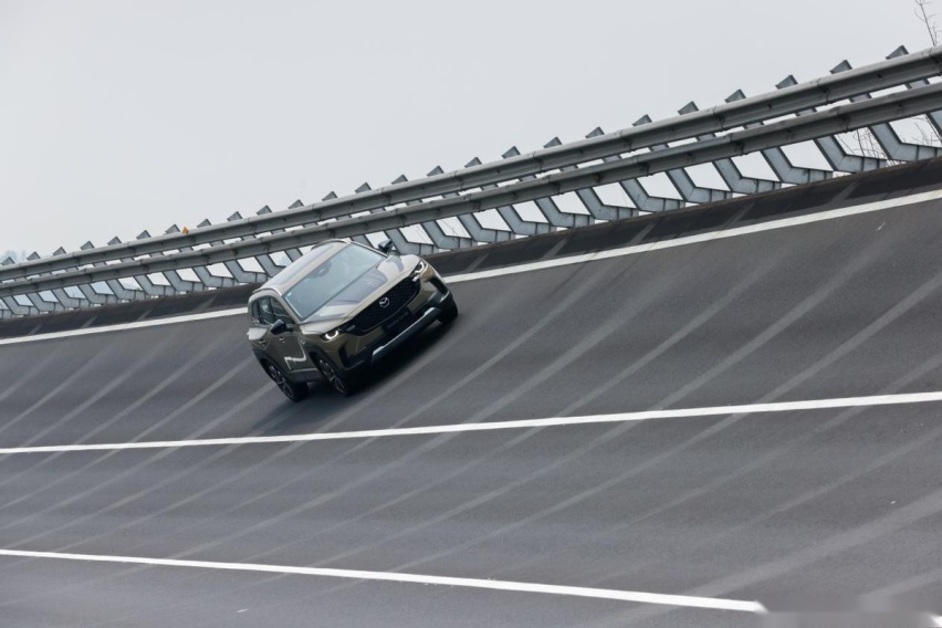 马自达补齐了空间的短板 CX-50成最理想SUV