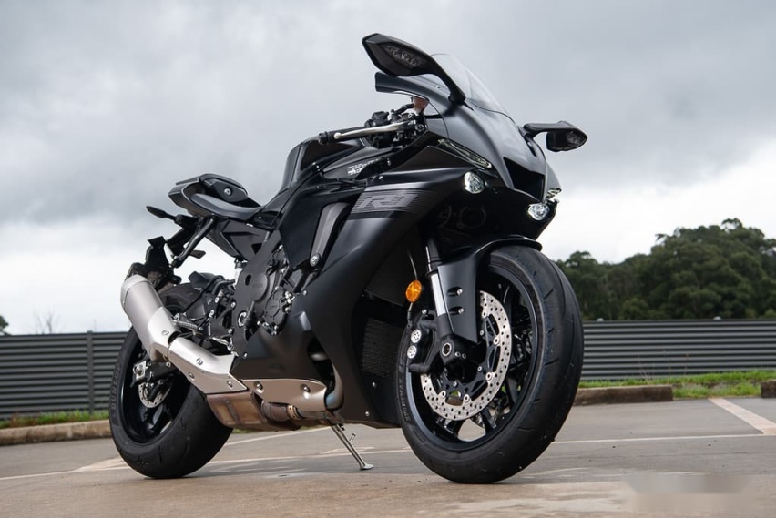 能下赛道的通勤车 雅马哈2020款YZF-R1 外媒测评