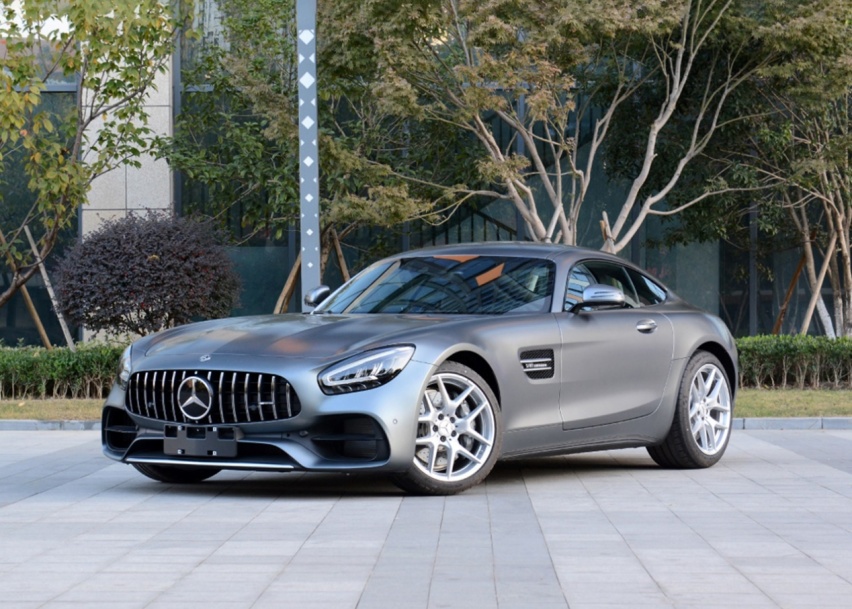 奔驰是如何征服操控粉的？用4秒破百的AMG GT，毫无压力