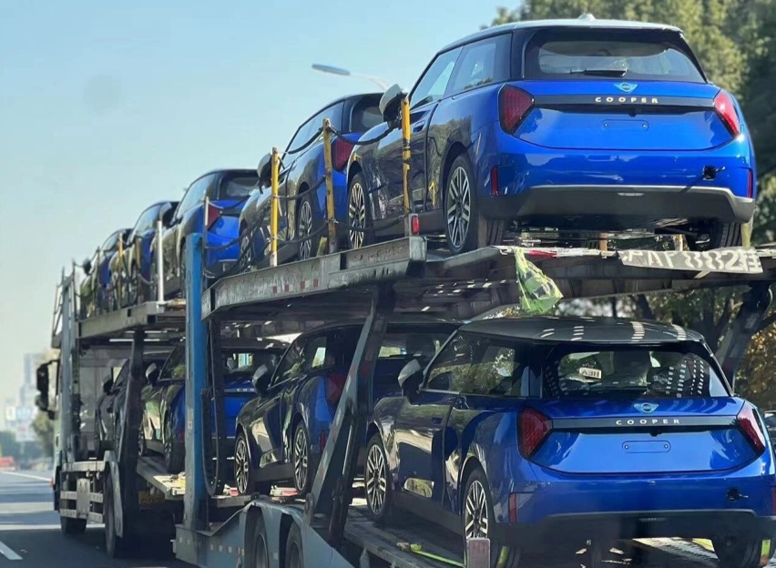 宝马、长城联手打造！国产纯电MINI实车现身，配“光束汽车”尾标