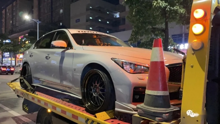 每次还原就换风格，连深圳交警都认识这辆要一年一审的英菲尼迪Q