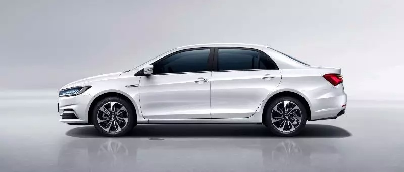 A级新能源车领域的超话battle：全新秦EV VS几何A，