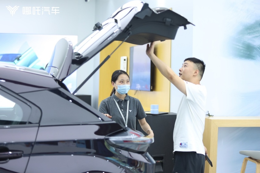 哪吒汽车入驻高档商圈新光里购物中心，剑指新势力年度销冠