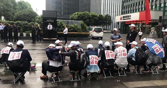 集结30多家经销商维权！反思：力帆汽车是怎么把自己给玩丢的？