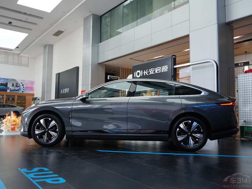 三款“7”字辈新能源车 谁最值得年末抄底？