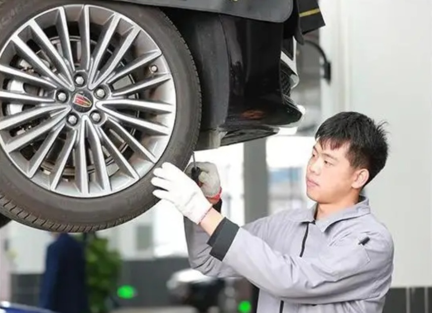 选择网约车别纠结！最长续航620km，推荐红旗E-QM5