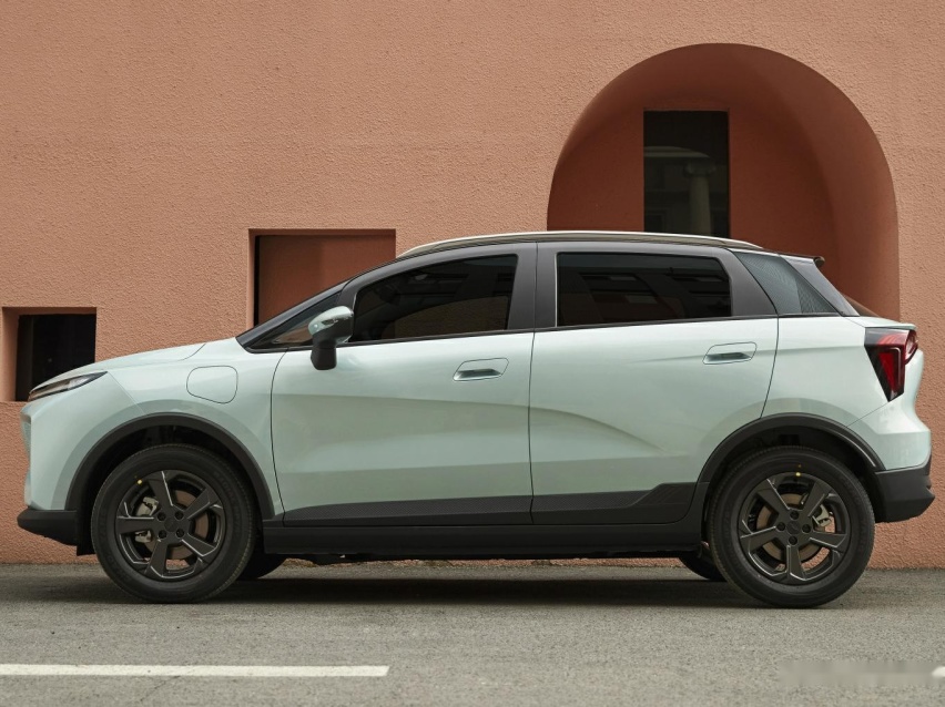 10万出头拿下顶配纯电SUV,续航401公里,几何E值得买吗?