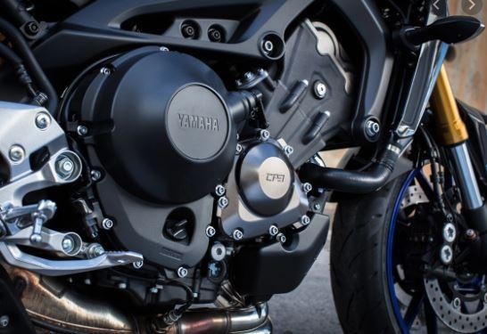 MT-09/Z900/STREET TRIPLE RS对比